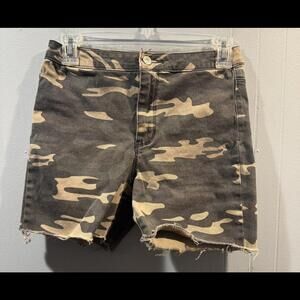 Girls Forever 21 Camo Shorts, Size W24 X L 3.5 Cool Casual Great Looking Style